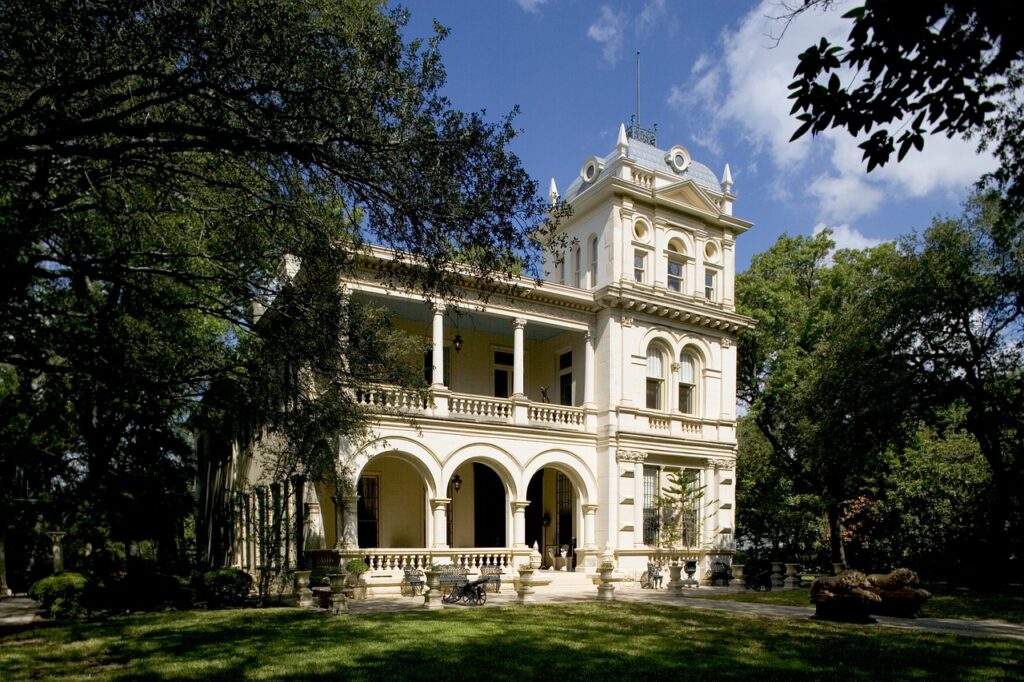 Caractéristiques architecturales des villas Belle Époque Caractéristiques architecturales des villas Belle Époque